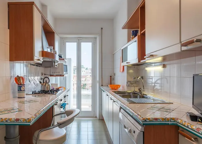 Guesthost - Roomy And Bright With Terrace *
