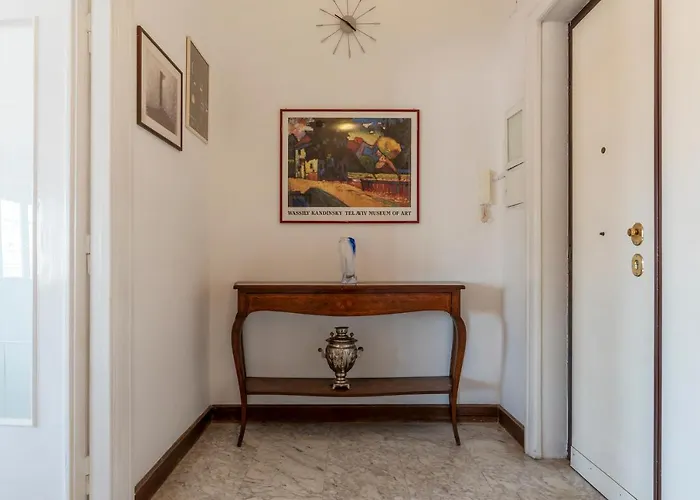 Guesthost - Roomy And Bright With Terrace Appartement Rome