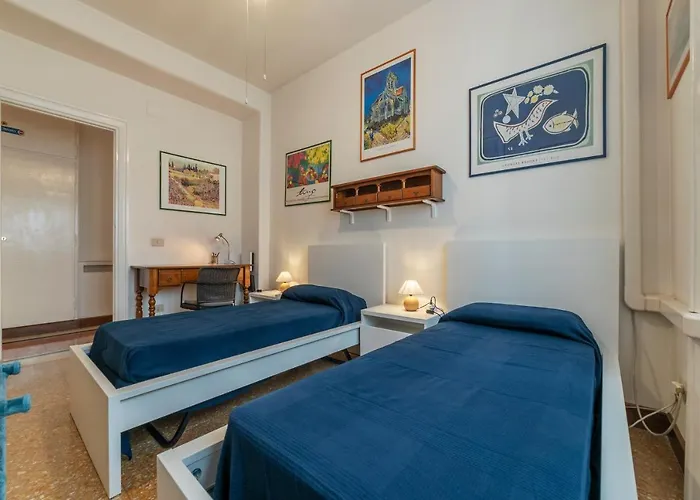 Guesthost - Roomy And Bright With Terrace