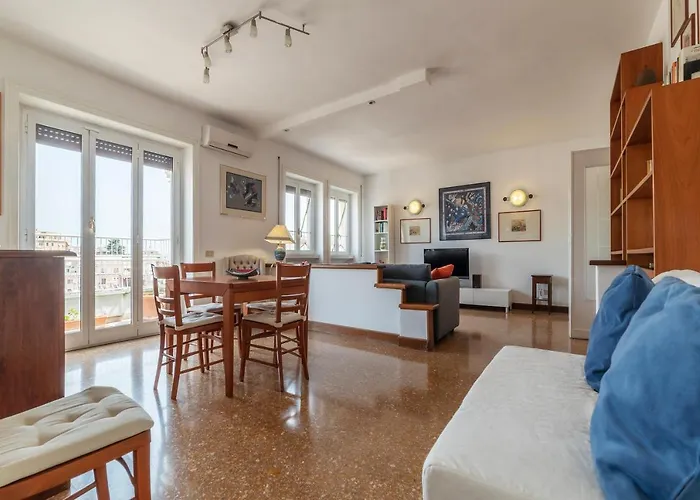 Guesthost - Roomy And Bright With Terrace