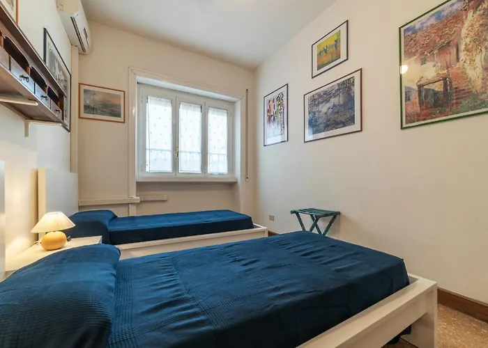 Guesthost - Roomy And Bright With Terrace *