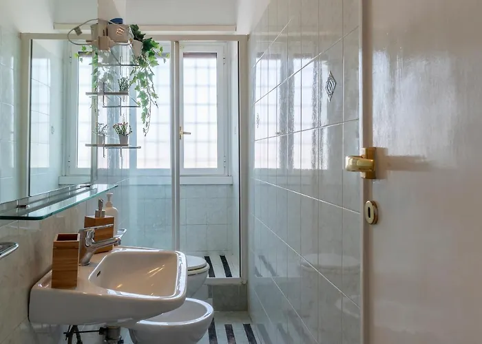 Guesthost - Roomy And Bright With Terrace Appartement