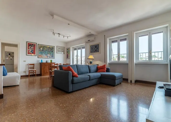 Guesthost - Roomy And Bright With Terrace * Rome