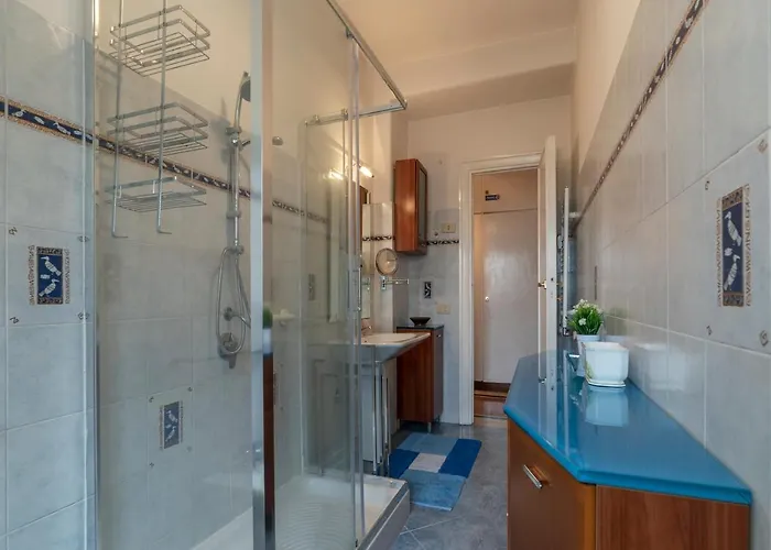 Guesthost - Roomy And Bright With Terrace Appartement *