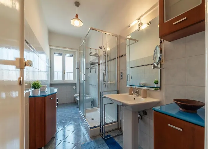 Guesthost - Roomy And Bright With Terrace Rome