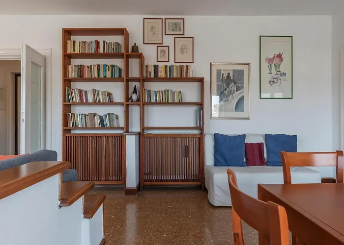 Guesthost - Roomy And Bright With Terrace Appartement