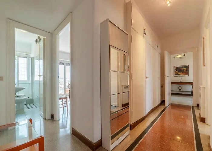 Guesthost - Roomy And Bright With Terrace